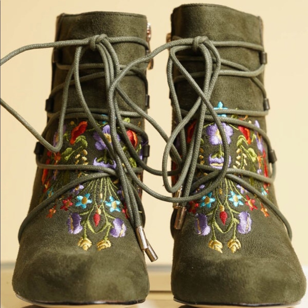 A Rider Girl olive lace boots 8